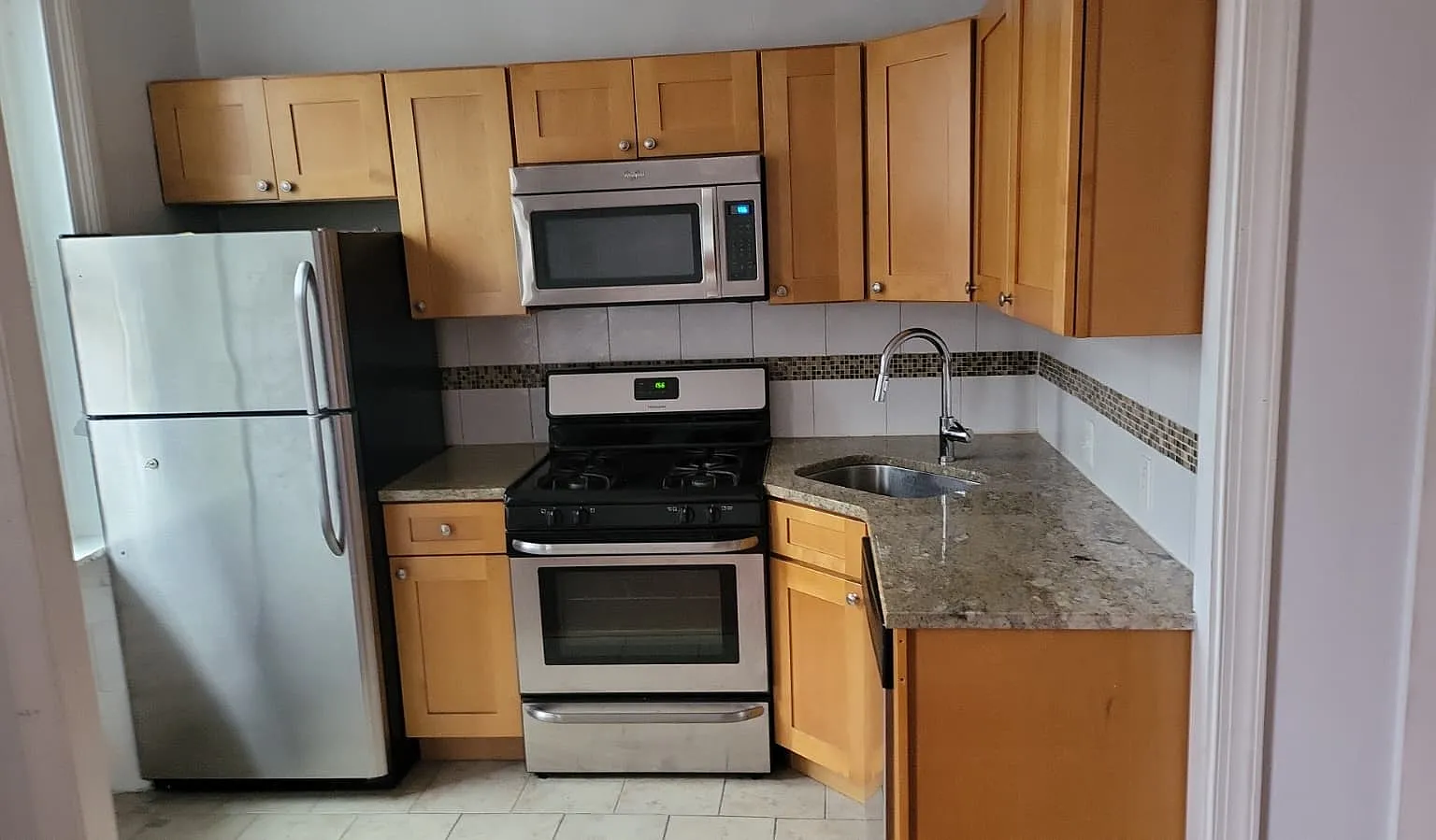 1945 Poplar St — Photo 1