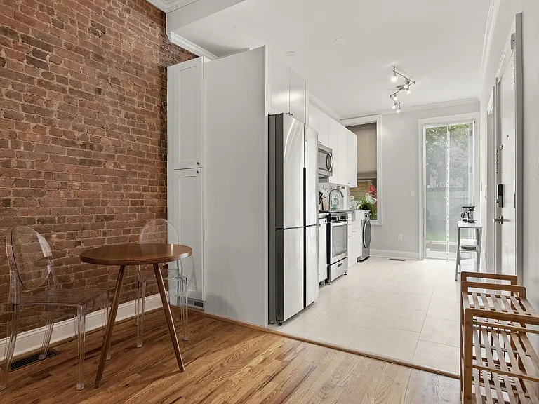 204 6th St #1L — Photo 7