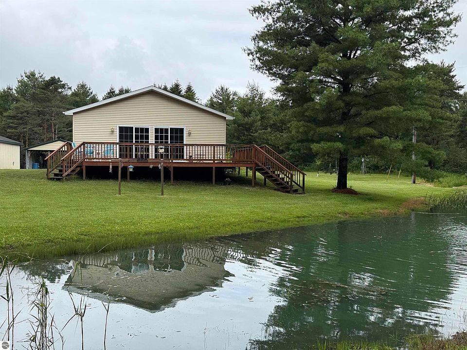 1st image of 85 Busch Ln