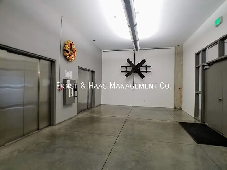 115 W 4th St #210 — Photo 38