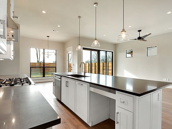 Open floor / Nat. lighting