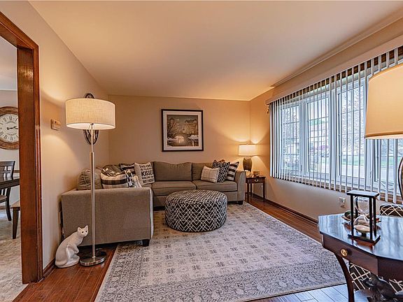 3rd image of 56 Jonathan Dr