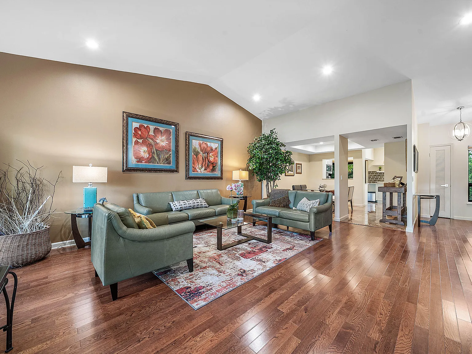2 bed, 2.0 bath, 1485 sqft, $2,500 — Photo 2