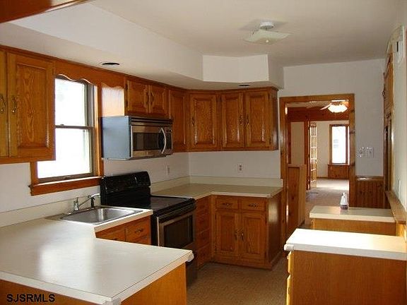 3rd image of 542 Franklin Blvd