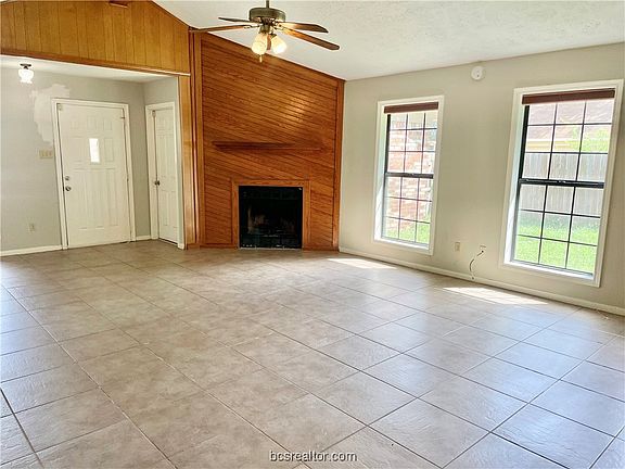 2nd image of 1205 Hardwood Ln