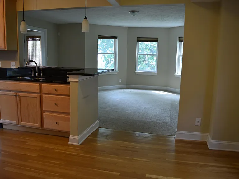 2250 W 7th St — Photo 8