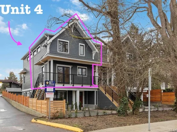 1789 Emerson St #4, Victoria, BC V8R 2C2