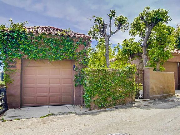 2nd image of 2062 Glencoe Way