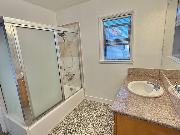 3rd image of 441 W 16th St