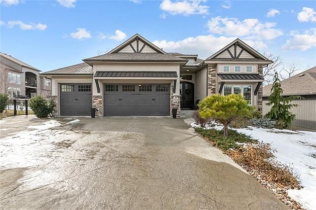 1st image of 4538 NE Park Bluffs Dr