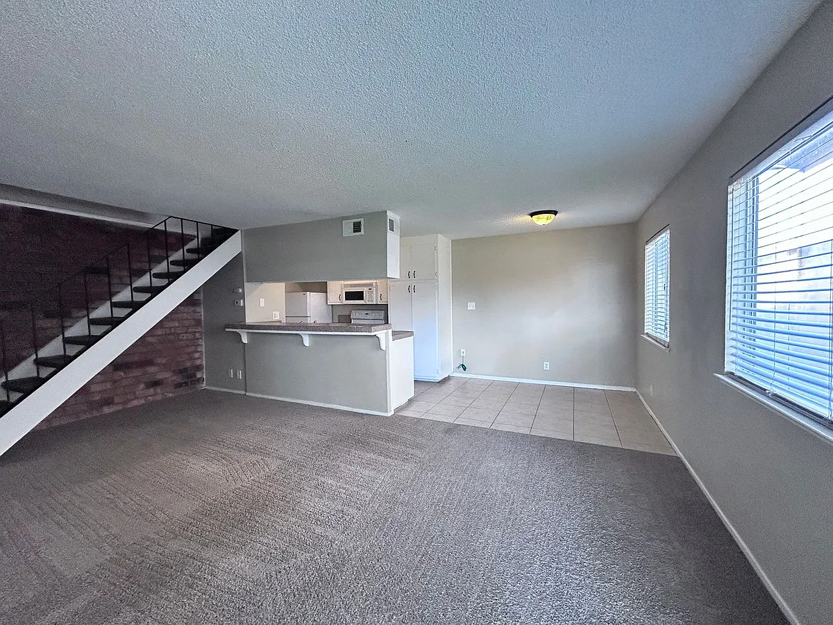 Building Photo - 7408 Franklin Blvd #2