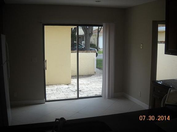 3rd image of 1402 Maplewood Drive #1402