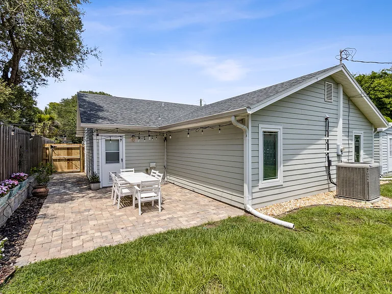2705 Allan St — Photo 20