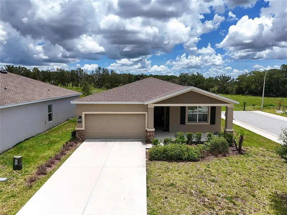 363 Loch Ct