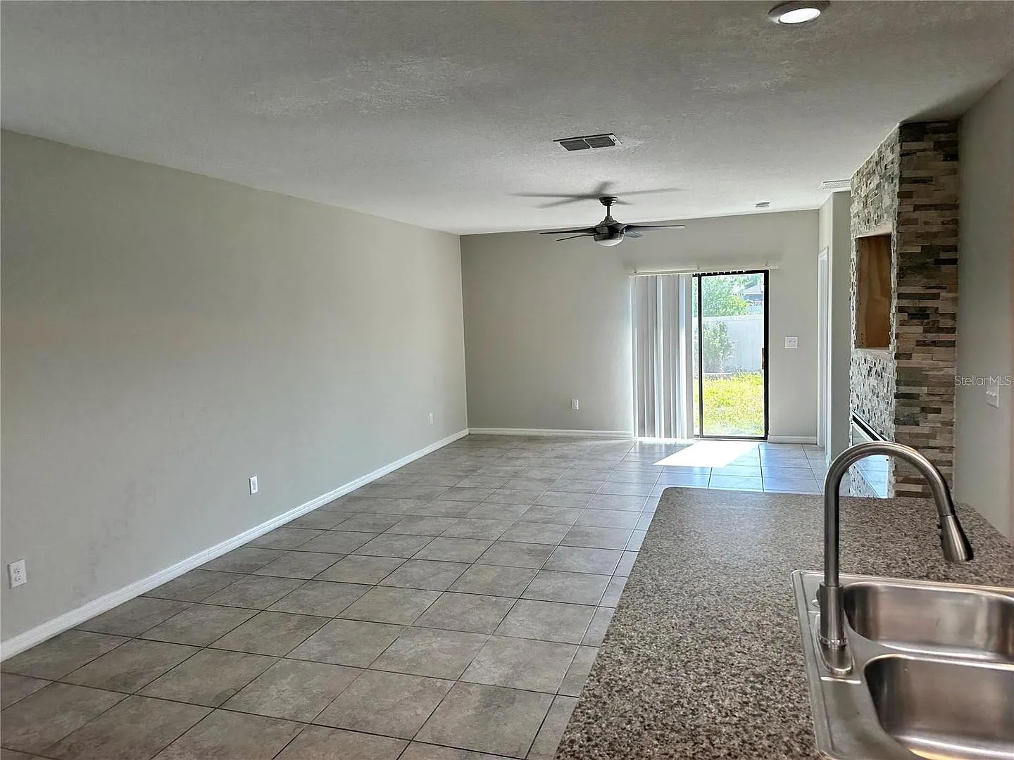 Beautiful large home — Photo 3