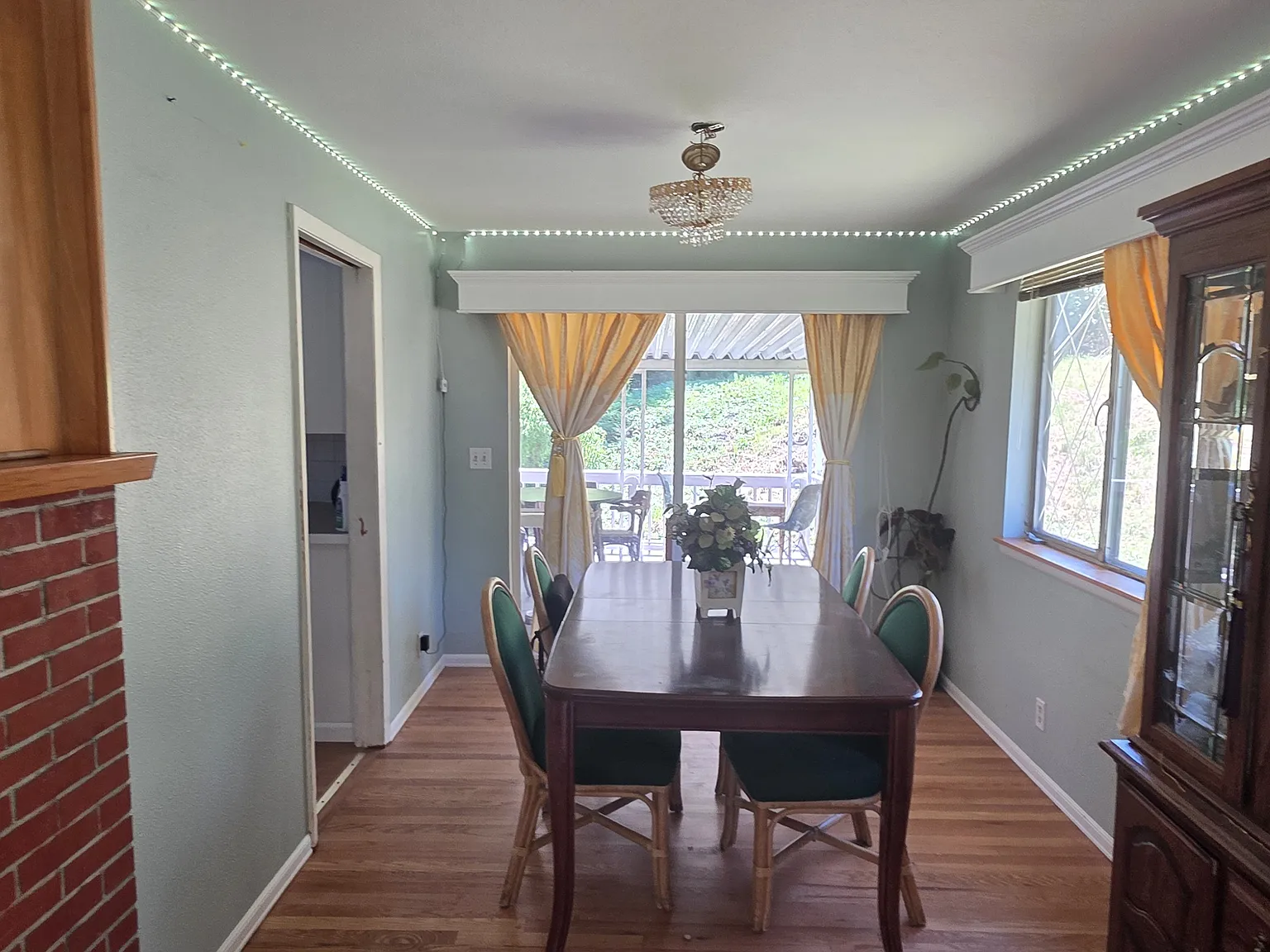 3 bed, 2310 sqft, $2,500 — Photo 4
