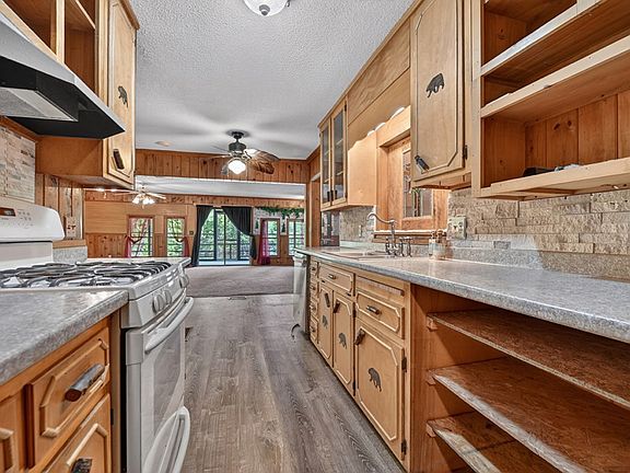 45th image of 111 Candlewood Ln