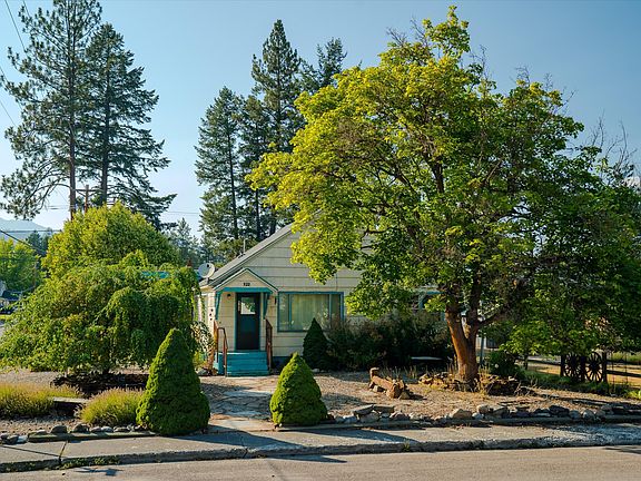 3rd image of 920 Main Ave