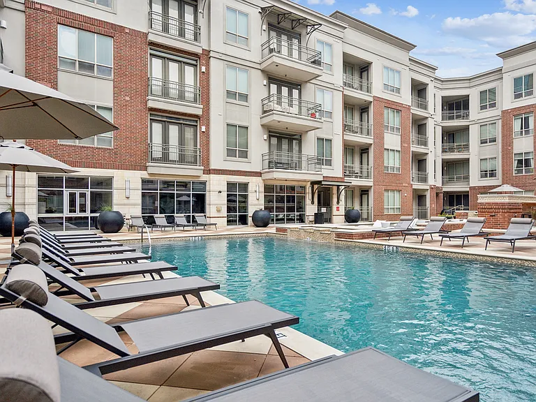 ALARA Uptown Luxury Apartments — Photo 7