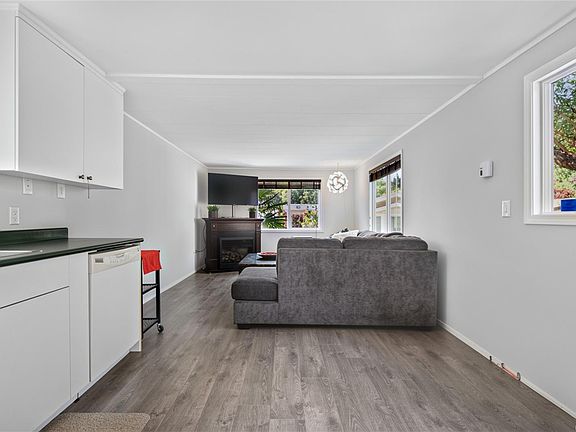 4th image of 2587 B Selwyn Rd #48