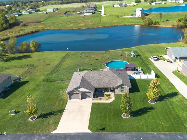9481 Erika Ln, New Bloomfield, MO 65063