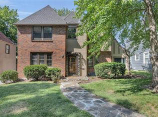 832 W Gregory Blvd, Kansas City, MO 64114