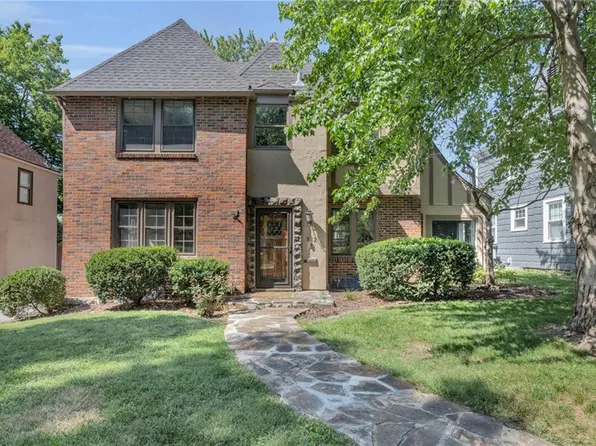 832 W Gregory Blvd, Kansas City, MO 64114