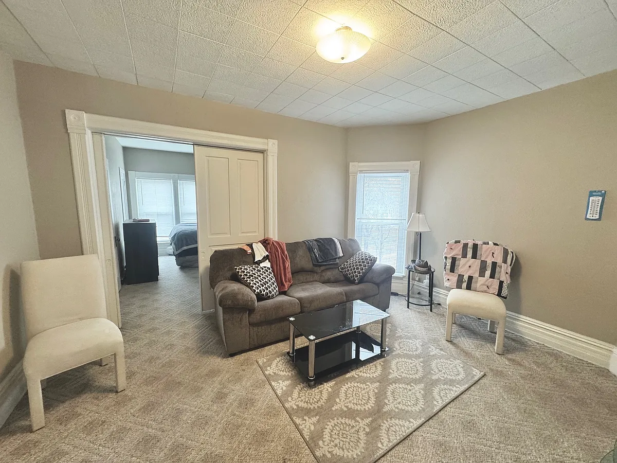 Building Photo - 403 W Grand Ave #2