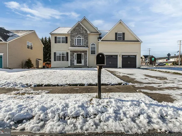 2 Foxfield Ct, Bear, DE 19701