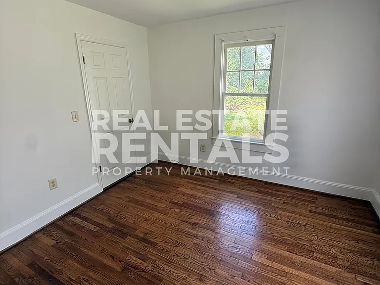 1224 Robinson Ave #1 — Photo 9
