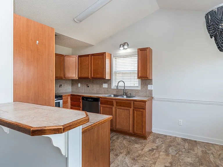 1575 Windy Holly Ln — Photo 8