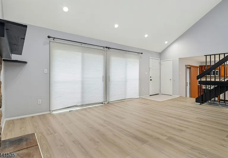 19 Linda Ln — Photo 4
