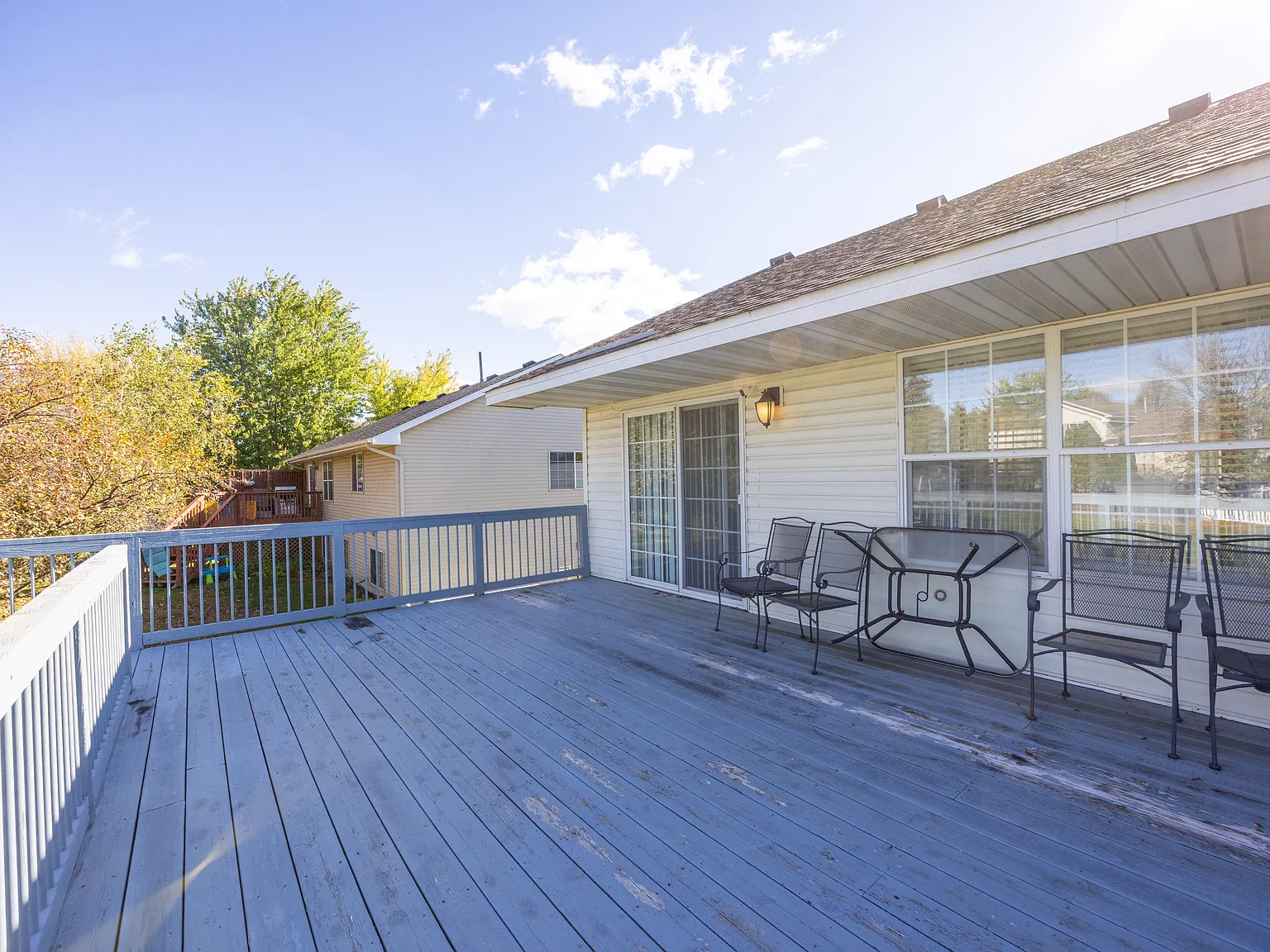 6 bed, 2336 sqft, $3,100 — Photo 4