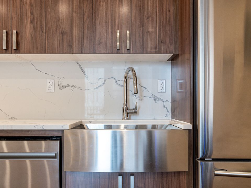 1st image of 921 Washington Ave #645