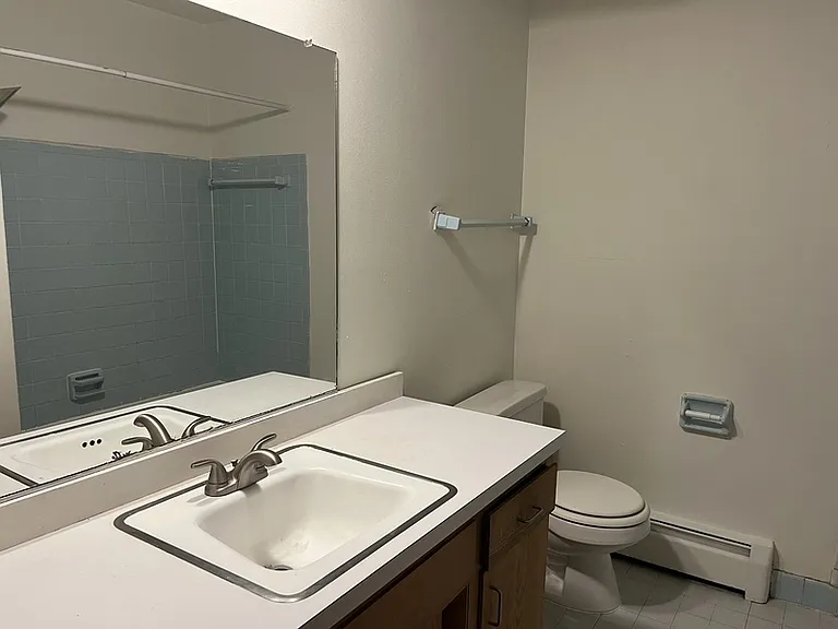 210 N Summit St #13 — Photo 11