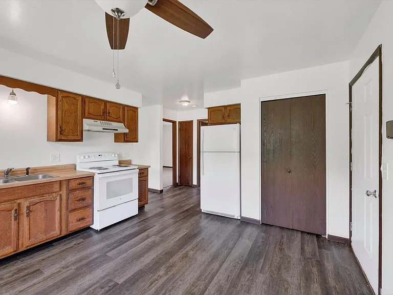 Sun Meadows Apartments — Photo 20