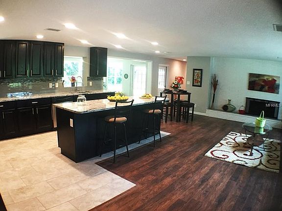 3rd image of 2109 Oakwood Dr