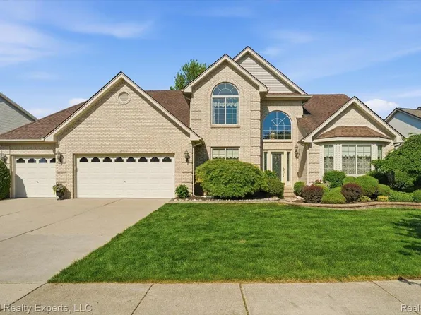 26654 Rose Dr, Flat Rock, MI 48134