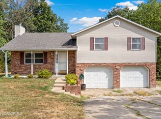 1057 Choctaw Ridge Dr, Holts Summit, MO 65043