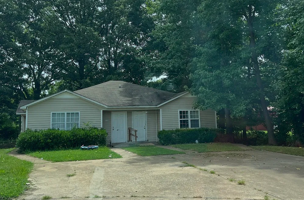 2 bed, $695 — Photo 1