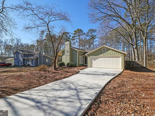 5697 Meadowood Dr, Acworth, GA 30102