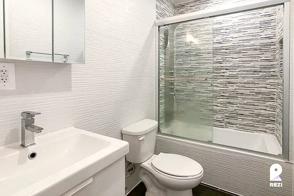 Rented by REZI | media 10