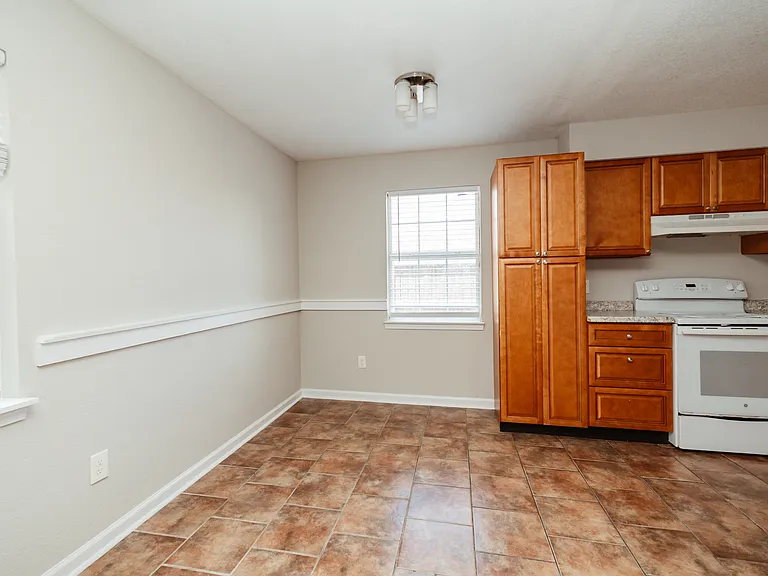 719 S Berthe Ave #17 — Photo 3