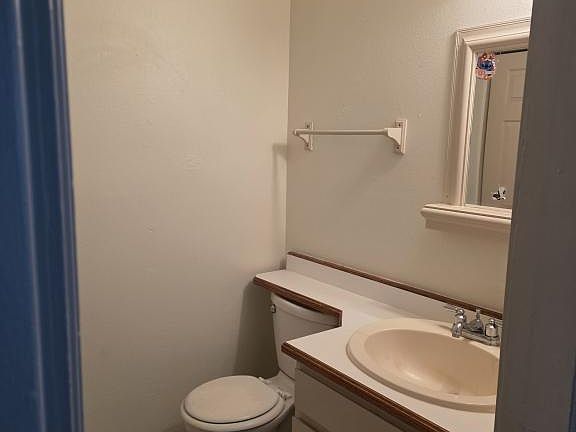 4th image of 807 SE 9th St Unit 2