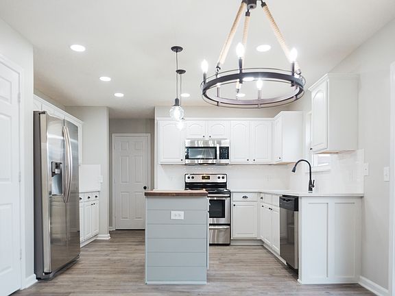 3rd image of 10943 Balfour Dr