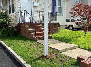515 Cross St, Westbury, NY 11590