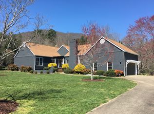 4 Arrow Pl, Asheville, NC 28805