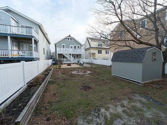 4th image of 1144 Bay Ave #2
