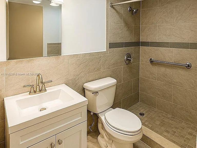 1100 Pine Dr #106 — Photo 12