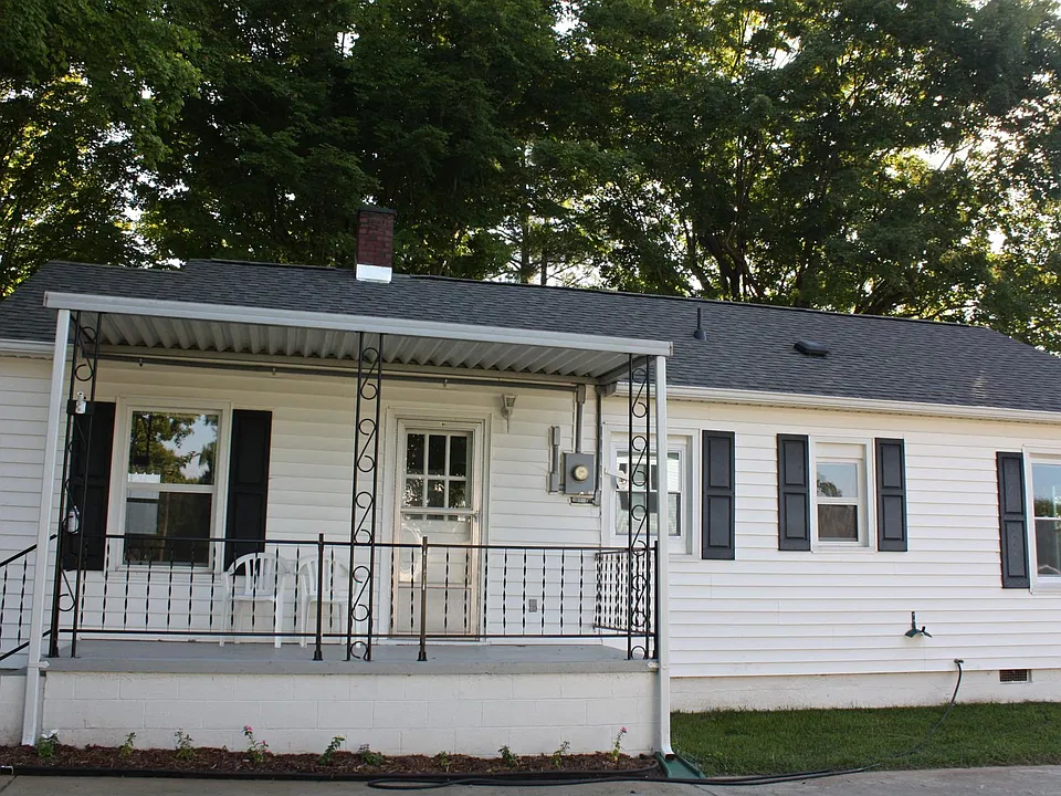 213 Hall St